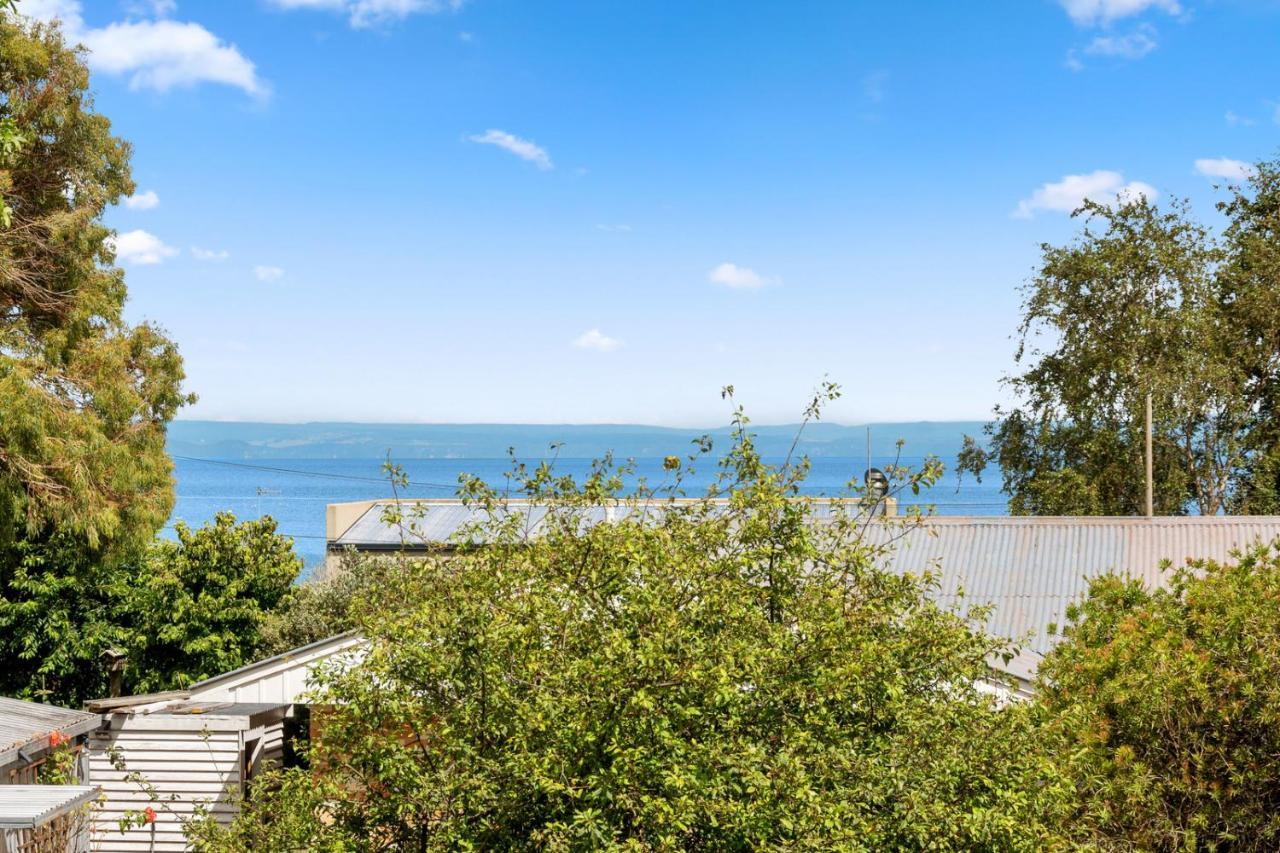 Waitahanui Lake House - Lake Taupo Holiday Home Eksteriør billede
