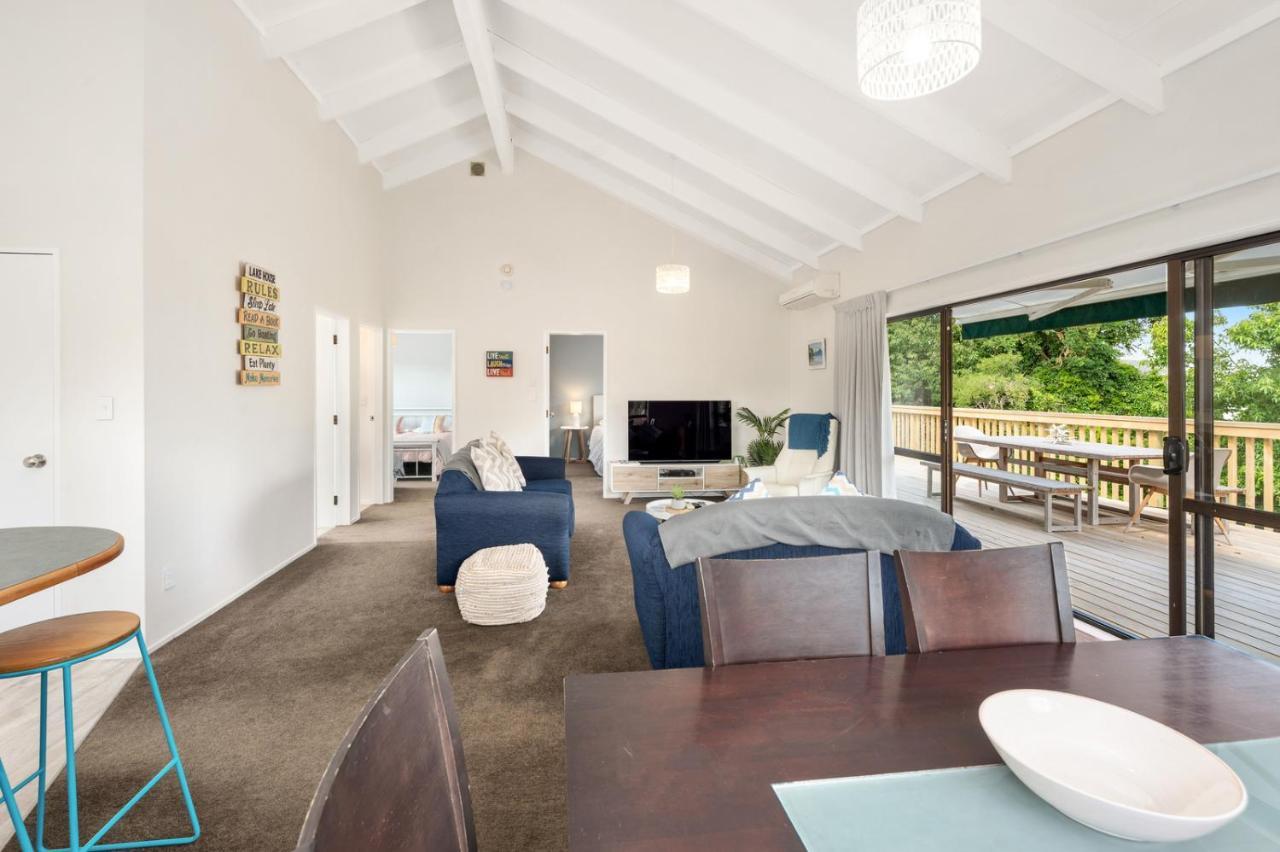Waitahanui Lake House - Lake Taupo Holiday Home Eksteriør billede